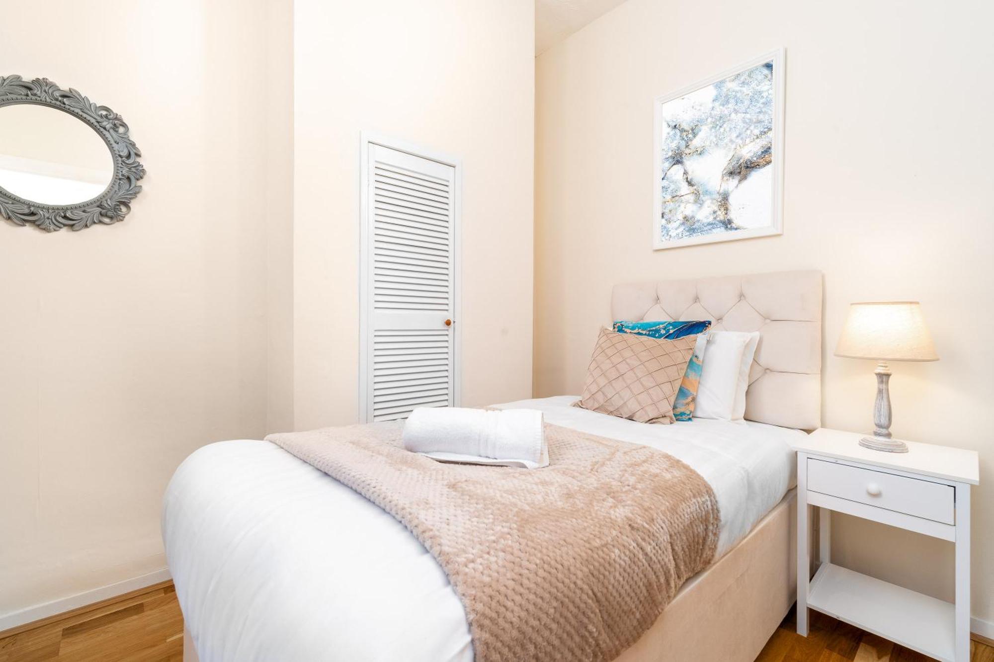 Luxury 3 Bedroom House - Harborne - Parking - Garden - Wifi & Netflix 122G バーミンガム エクステリア 写真