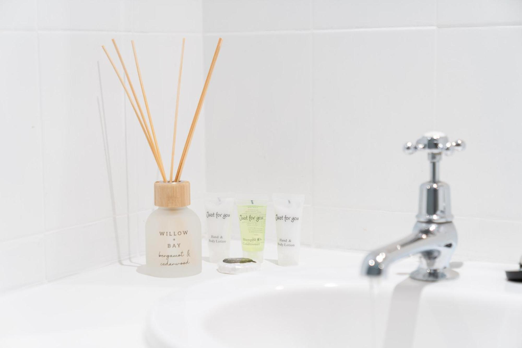 Luxury 3 Bedroom House - Harborne - Parking - Garden - Wifi & Netflix 122G バーミンガム エクステリア 写真